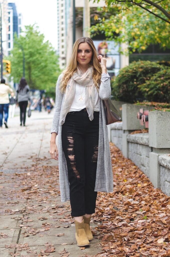 15+ Stunning Fall Picture Outfits That Elevate Your Autumn Photos