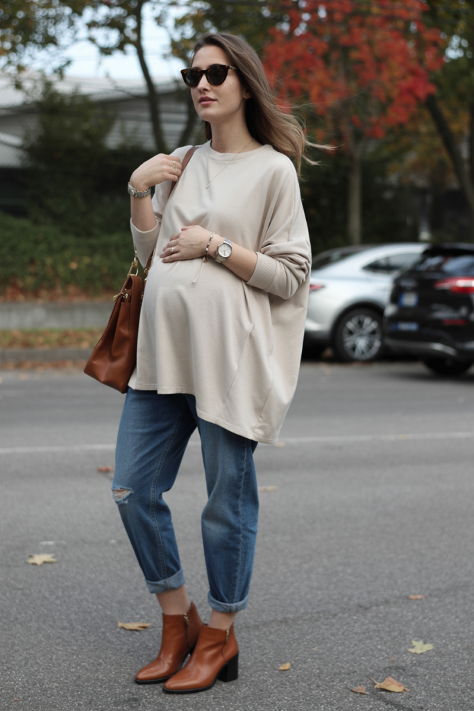 15+ Fall Pregnancy Outfits to Keep You Cozy, Stylish, and Confident